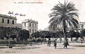 2539- Bone - Place Alexis Lambert et l'Ecole des Soeurs- 1910